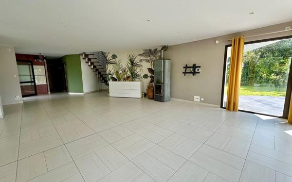 Maison à vendre    4 pièces • 207 m2 Milizac