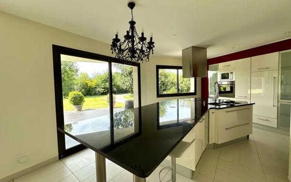 Maison à vendre    4 pièces • 207 m2 Milizac