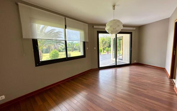 Maison à vendre    4 pièces • 207 m2 Milizac