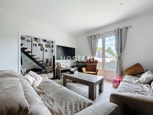 Maison familiale de 113 m2, 4 chambres, avec piscine chauffee , jardin et sous-sol complet/garage au coeur d Avrille