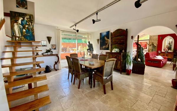 Maison à vendre    4 pièces • 174 m2 Le Beausset