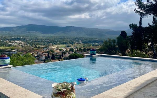 Maison à vendre    4 pièces • 174 m2 Le Beausset