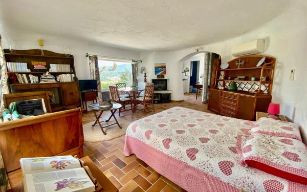 Maison à vendre    4 pièces • 174 m2 Le Beausset