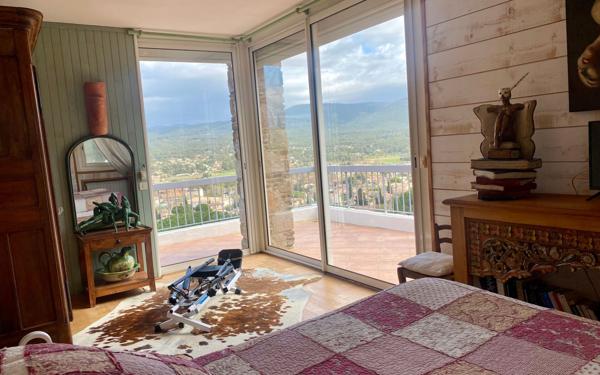 Maison à vendre    4 pièces • 174 m2 Le Beausset