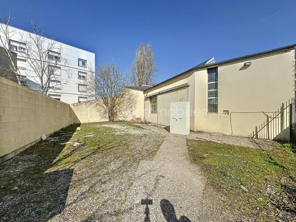 Local d activites de 155 m²