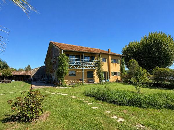Ancienne ferme de caractère de plus de 300 m² aux portes de l'Adour