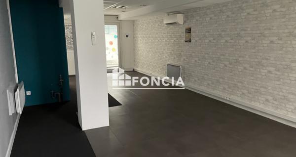 À vendre Local commercial 318 m² - Niort 79000