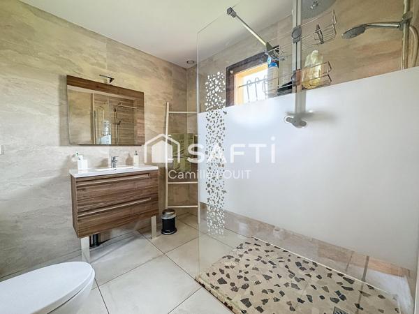 Maison familiale à rénover au calme.