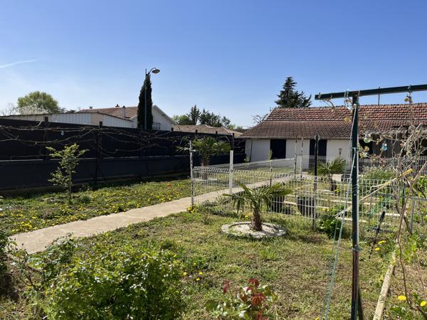 CHASSIEU, MAISON 100 m² 4 CHAMBRES + GARAGE ET ANNEXE