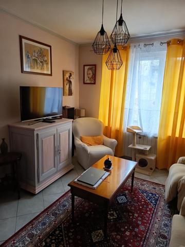 maison de ville avec du potentiel vous souhaitez refaire la décoration de la propriété vous allez etre ravie, dépendances, garage, grenier, buanderie de 20 m2