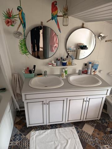 maison de ville avec du potentiel vous souhaitez refaire la décoration de la propriété vous allez etre ravie, dépendances, garage, grenier, buanderie de 20 m2