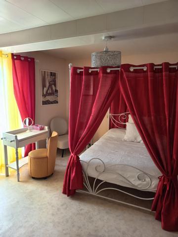 maison de ville avec du potentiel vous souhaitez refaire la décoration de la propriété vous allez etre ravie, dépendances, garage, grenier, buanderie de 20 m2