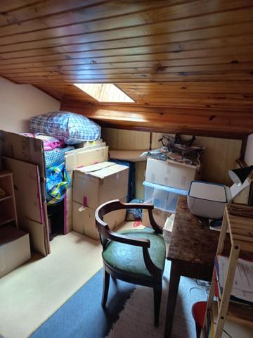 maison de ville avec du potentiel vous souhaitez refaire la décoration de la propriété vous allez etre ravie, dépendances, garage, grenier, buanderie de 20 m2