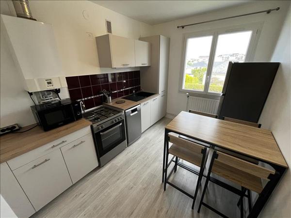 Appartement à louer 595 € CC TOURS 1 pièce 40 m² DPE D