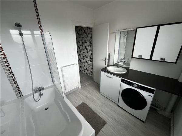 Appartement à louer 595 € CC TOURS 1 pièce 40 m² DPE D