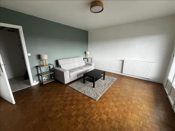 Appartement à louer 595 € CC TOURS 1 pièce 40 m² DPE D
