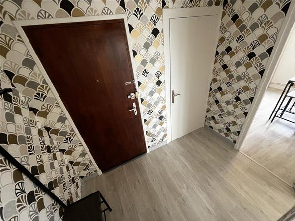 Appartement à louer 595 € CC TOURS 1 pièce 40 m² DPE D