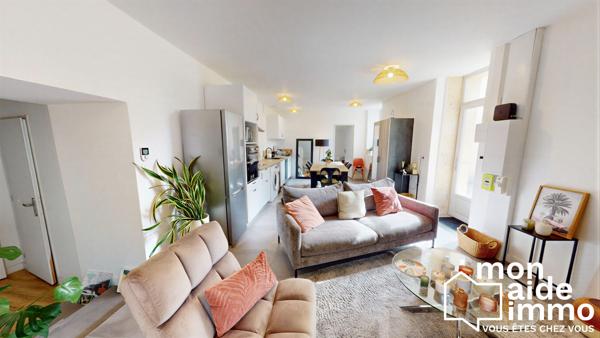 T3 de charme avec entrée et cour privatives