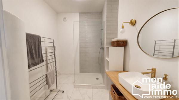 T3 de charme avec entrée et cour privatives