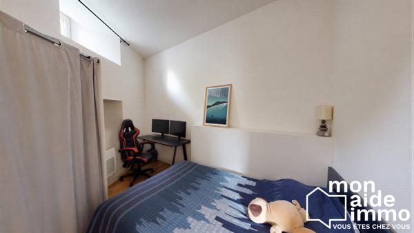 T3 de charme avec entrée et cour privatives