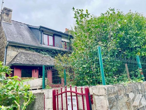 Centre ville Lannion, quartier STANCO.
Charmante petite maison ayant besoin d'une rénovation i...
