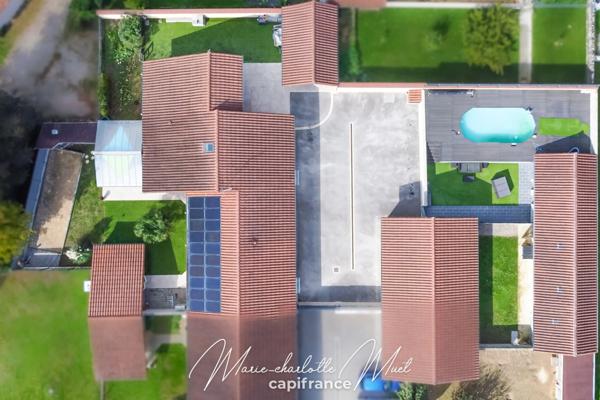 Grande maison familiale avec logement indépendant, garages et dépendances