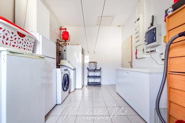 Grande maison familiale avec logement indépendant, garages et dépendances