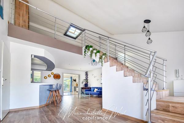 Grande maison familiale avec logement indépendant, garages et dépendances