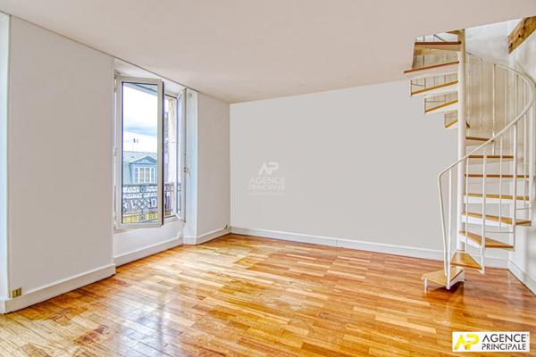 Versailles Notre-Dame Montbauron Appartement 5 pièces 96 m² au sol situé au 2ème et dernier étage avec cave €595 000 ** - Référence 25426