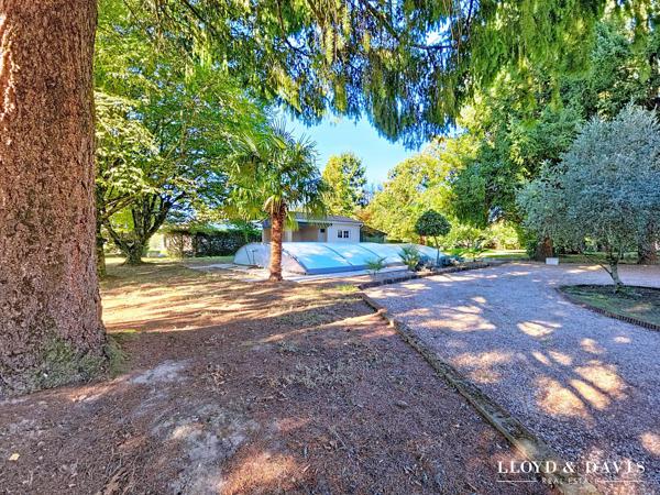 Bordeaux et Angoulême à 45 min – Maison familiale avec piscine sur parc arboré de 4 350 m²