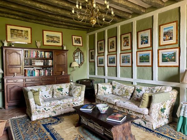 À VENDRE MAYENNE – Manoir d’exception du XIIIe siècle sur 3 hectares – Gîte ou demeure familiale de charme