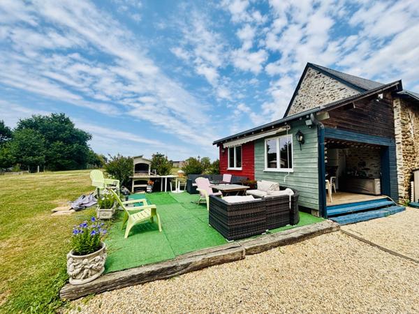 À VENDRE MAYENNE – Manoir d’exception du XIIIe siècle sur 3 hectares – Gîte ou demeure familiale de charme