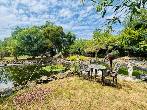 À VENDRE MAYENNE – Manoir d’exception du XIIIe siècle sur 3 hectares – Gîte ou demeure familiale de charme