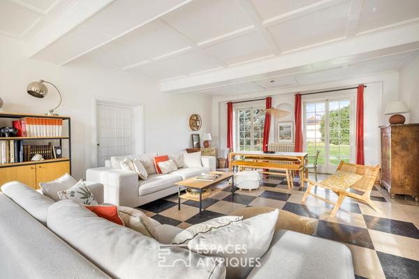 Bâtisse de caractère en plein coeur de Chasselay