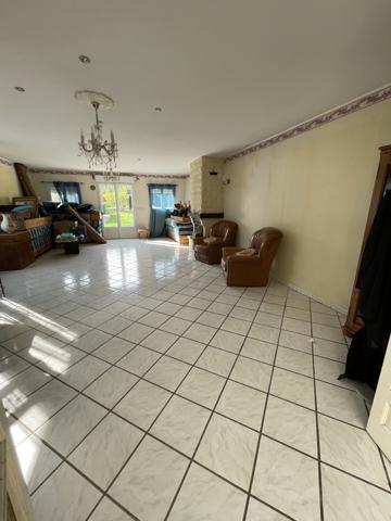 Amiens (80090) Maison spacieuse de 141 m² avec 4 chambres sur terrain arboré de 1493 m²