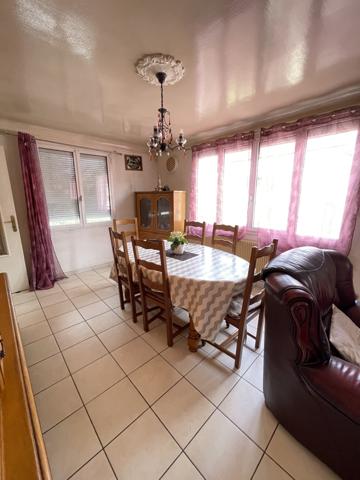 Amiens (80090) Maison spacieuse de 141 m² avec 4 chambres sur terrain arboré de 1493 m²