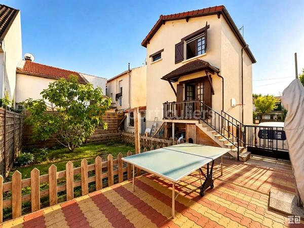 Vente
                Maison110 m² - 5 Pièces -
                    BOBIGNY (93000)