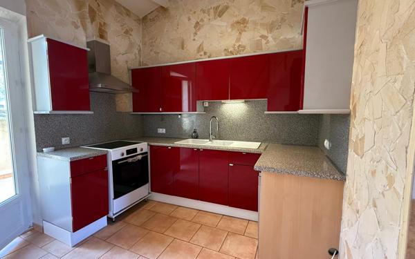 Maison à louer    5 pièces •  Solliès-Pont