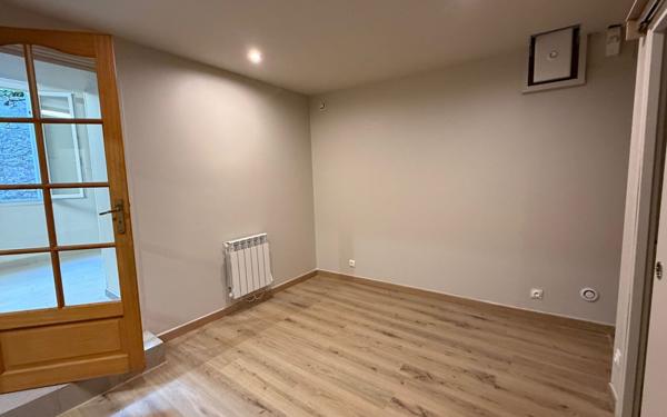 Maison à louer    5 pièces •  Solliès-Pont