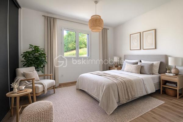 VOTRE MAISON PRÊTE A VIVRE - VISITE SUR DEMANDE

Située à l'entrée immédiate de Sillingy, aux portes d’Epagny, cette maison individuelle de 5 pièces se compose de 4 chambres, un garage de 19 m² environ ainsi que 3 places de stationnement. Elle est implantée sur un terrain de 660 m², garantissant espace et confort.

Située dans un lotissement de seulement 5 villas, cette élégante maison moderne de 124 m² se distingue par son ambiance paisible et accueillante. 
Au rez-de-chaussée, vous découvrirez une grande entrée avec placard ainsi qu'un espace nuit chaleureux comprenant 4 chambres lumineuses dont une belle suite parentale avec sa salle de douche privative et son dressing totalisant 22,57 m². 
Vous trouverez également une spacieuse salle de bains familiale et un WC indépendant. 
Adjacent à la maison, un garage spacieux de 18,90 m² équipé d’une porte sectionnelle motorisée ajoute une touche pratique à cette partie de la maison.

À l’étage, un vaste espace de vie de pratiquement 50 m² vous accueille avec un espace cuisine ouvert sur un séjour baigné de lumière naturelle. 
Un grand cellier situé derrière la cuisine, une chambre avec placards ainsi qu'un WC visiteurs augmentent la fonctionnalité de cet étage. 
La maison s’ouvre ensuite sur une grande terrasse de 21 m² et le jardin, offrant une vue dégagée et un cadre serein, idéal pour profiter de moments en plein air. Un escalier extérieur permet d’accéder facilement au garage et à l'entrée depuis la terrasse.

Cette villa a été conçue pour vous offrir un confort quotidien optimal, seule la cuisine nécessitant un aménagement personnalisé selon vos goûts. De plus, le système de chauffage au sol, alimenté par une pompe à chaleur, garantit une température agréable tout au long de l’année.

Idéalement localisée à proximité immédiate des commerces de la zone commerciale d’Epagny et à seulement 10 minutes d’Annecy, cette maison se trouve dans un quartier recherché et prisé de Sillingy. C’est l’endroit parfait pour créer votre nouveau cocon familial.

Pour plus de renseignements, n’hésitez pas à contacter Mélissa Parsoud, qui se tient à votre disposition pour vous accompagner dans votre projet immobilier !