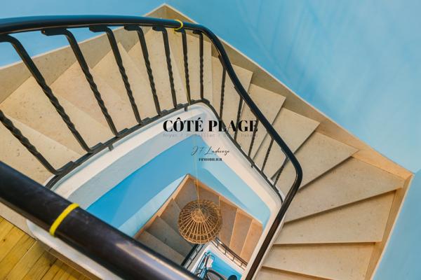 ANCIEN HÔTEL PARTICULIER AVEC ROOFTOP REMARQUABLE DES ANNÉES 50 AU PRIX DE 895 000 € HAI