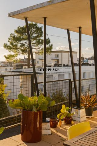 ANCIEN HÔTEL PARTICULIER AVEC ROOFTOP REMARQUABLE DES ANNÉES 50 AU PRIX DE 895 000 € HAI