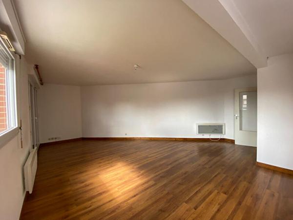 A LOUER : T2 à LILLE • Rue du Chevalier Français - SAINT-MAURICE PELLEVOI • 883 € CC • Réf. 27-001