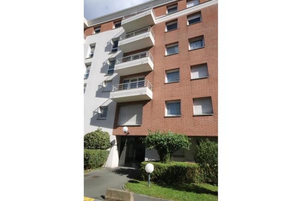 A LOUER : T2 à LILLE • Rue du Chevalier Français - SAINT-MAURICE PELLEVOI • 883 € CC • Réf. 27-001