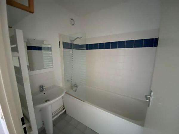 A LOUER : T2 à LILLE • Rue du Chevalier Français - SAINT-MAURICE PELLEVOI • 883 € CC • Réf. 27-001