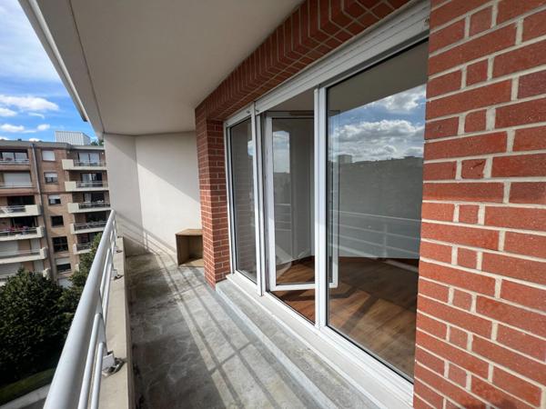 A LOUER : T2 à LILLE • Rue du Chevalier Français - SAINT-MAURICE PELLEVOI • 883 € CC • Réf. 27-001