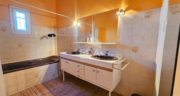 Canet-en-Roussillon : maison 3 faces à vendre avec jardin et stationnement