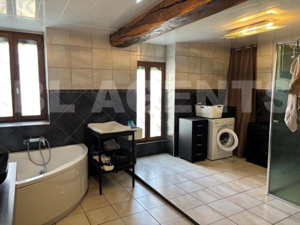 Bien atypique F5 / 150 m2 + potentiel et grande dépendances (70 m2)