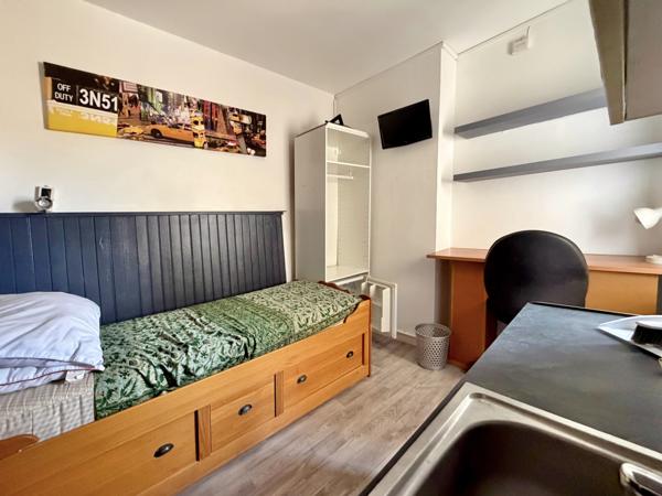 Marseille (13006) Rue Paradis Dernier étage - Chambre de service