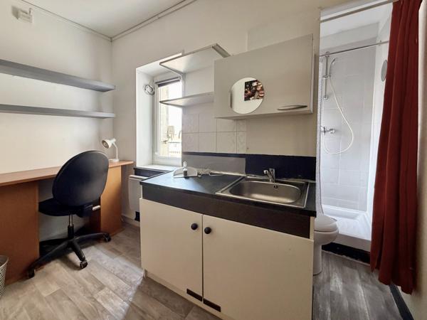 Marseille (13006) Rue Paradis Dernier étage - Chambre de service